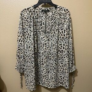 NWOT!! Zac & Rachel Women’s 2X Cheetah Top!